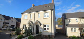 3 bed semi-detached house for sale