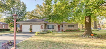 27 Fairview Dr, Fairview Heights, IL 62208