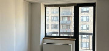 250 E 40th St Apt 27D, New York, NY 10016