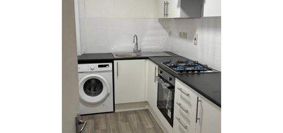 Flat to rent in East Lane, Wembley HA9