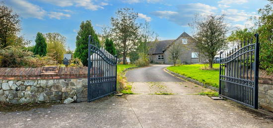 6 bed detached house for sale