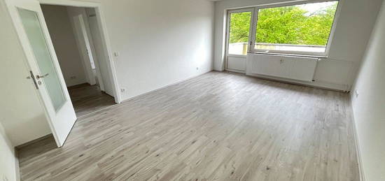 **TOP** renovierte 3 Zimmer Wohnung mit Balkon!