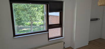 Bedroom and office in a green neighbourhood