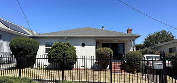 9432 Birch St, Oakland, CA 94603