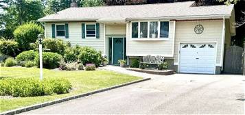 21 Lansing Ln, East Northport, NY 11731