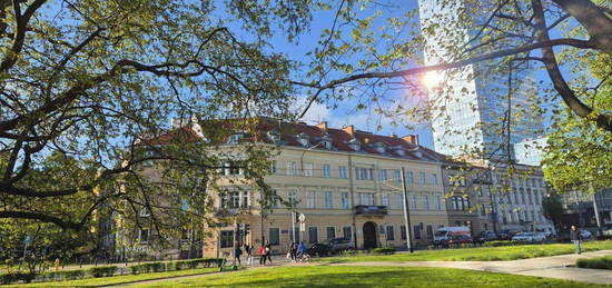 Bezpośrednio,Kamienica, balkon,wys. standard,meble