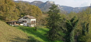 Villa dans ecrin de verdure