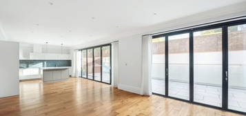 Detached house to rent in Kings Road, Richmond TW10