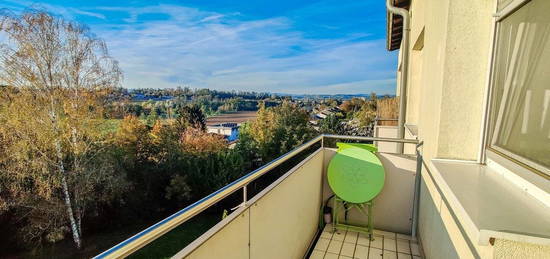 Sonnige Wohnung im Süden von Enns. - Balkon mit Blick ins Grüne, Keller &amp; Parkplatz.