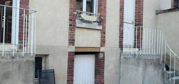 EPERNAY-SECTEUR CALME : APPARTEMENT de 51,81 m² avec COUR PRIVATIVE de 39 m² et CAVE de 14,70 m²