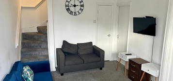 4 bed flat to rent