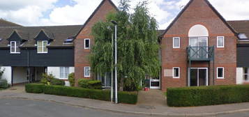 Flat to rent in Dyson Close, Newbury RG14