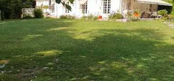 Maison lumineuse avec jardin