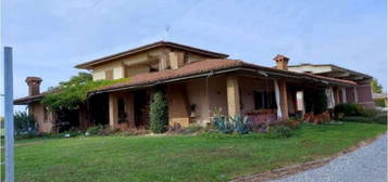 Villa unifamiliare via dei Sambrioli, Centro, Travagliato