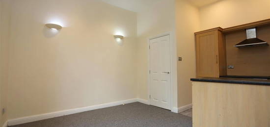 Flat to rent in Withington Road, Whalley Range, Manchester M16