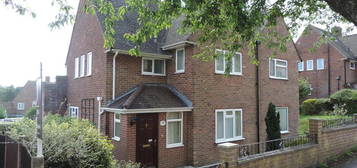 5 bedroom semi-detached house to rent