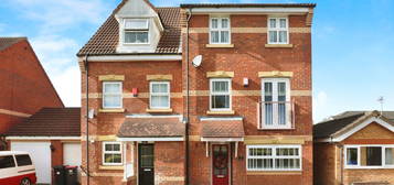 Town house for sale in Knavesmire Avenue, Dinnington, Sheffield S25