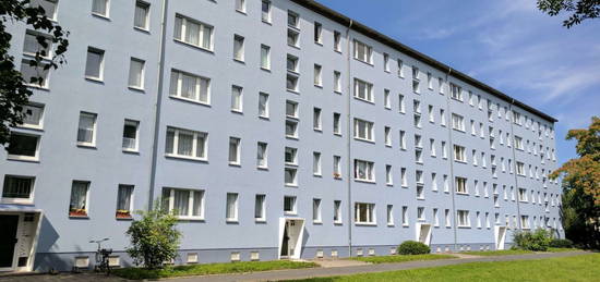 Familienfreundliche 3-Raum-Wohnung im 2. Obergeschoss  mit Balkon sucht nette Mieter