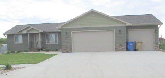 1702 4th St NW, Watertown, SD 57201