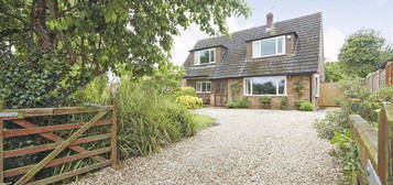 3 bed detached house to rent