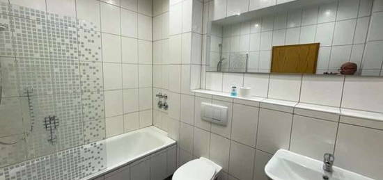 61118 Bad Vilbel-City, Sanierter Altbau, Wfl. ca. 64m², 2,5Zi, Kü, Bad, TG-Platz, Top Zustand!