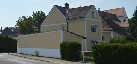 Haus im Zentrum mit Burgblick