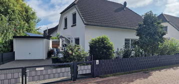 4-Zimmer-Haus in ruhigem Wohngebiet mit kleinem Garten und toller Terrasse