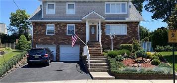 65 Carlyle Ct Unit 2nd, Carlstadt, NJ 07072