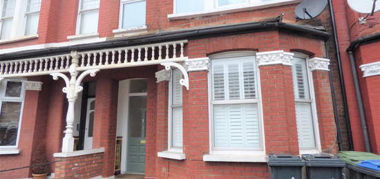 Flat to rent in Devonshire Road, London N13