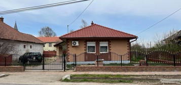 Sürgősen eladó! Igrici központjában felújított családi ház!