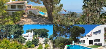 Fantástica Propriedade com vista campo e mar em Sesimbra, com grande privacidade, moradia de 5 quartos, piscina, jardim, pomar, furo artesiano, poço, muito sol, com 12.000,00 m2, a 6 km da vila e das praias.