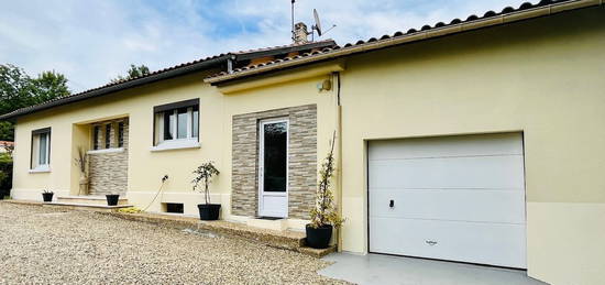 Dans quartier calme et résidentiel, belle maison de plain-pied entièrement restaurée avec jardin clos