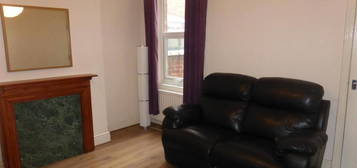 4 bedroom terraced house to rent