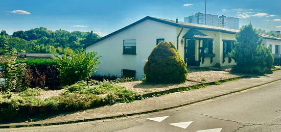 Traumhafter Bungalow mit Galerie in bevorzugter Lage in Elversberg - Ihr Rückzugsort mit Garten