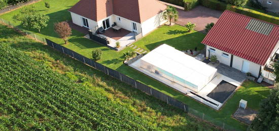 Belle propriété avec annexe et piscine chauffée à Manneville sur Risle