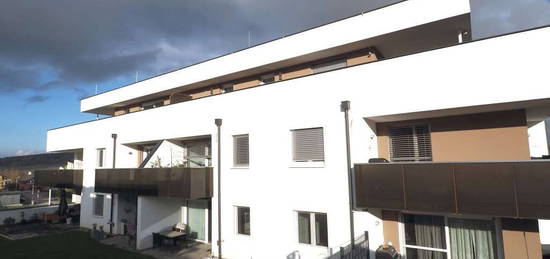 Neuwertige 2-Zimmer-Wohnung mit Balkon/Loggia und Stellplatz