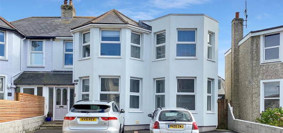 Flat to rent in Pentire Avenue, Pentire, Newquay TR7