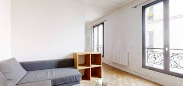 Studio meublé  à louer, 1 pièce, 30 m², Étage 4/–