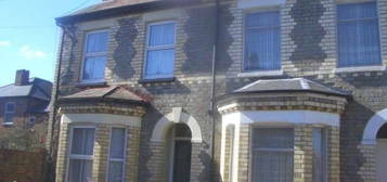 Terraced house to rent in De Beauvoir Road, Reading RG1