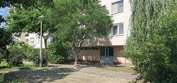 Eladó téglalakás, Debrecenben 47.8 M Ft, 2+1 szobás