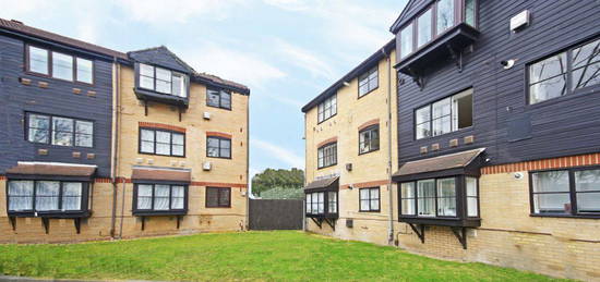 Flat to rent in Kilberry Close, Osterley, Isleworth TW7