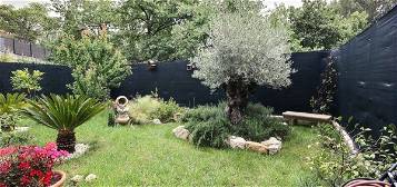 Joli t2 expo sud avec joli jardin de 50 m2 avec olivier centenaire