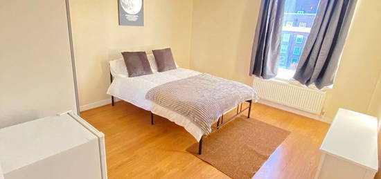 Room to rent in Quantock House, Lynmouth Road N16