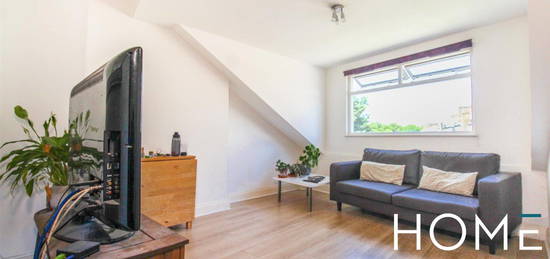 Flat to rent in Newington Green Road, London N1