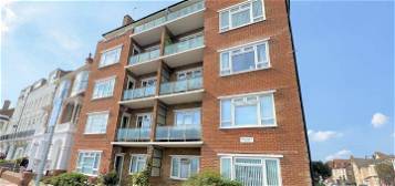 Flat to rent in Marina, Bexhill-On-Sea TN40