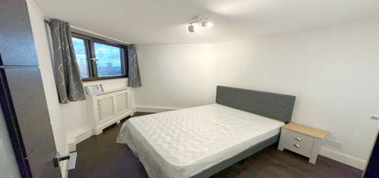 Room to rent in Worlds End Estate, London SW10