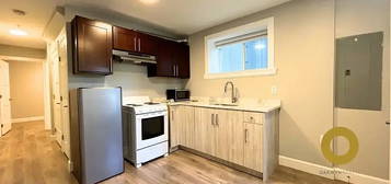 2554 Venables St #1A, Vancouver, BC V5K 2R1
