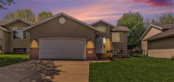4909 S Dunlap Ct, Sioux Falls, SD 57106