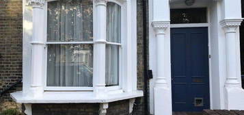 Flat to rent in Wilberforce Road, London N4