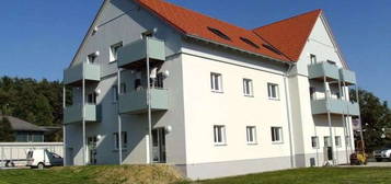 Gemütliche Neubauwohnung mit Balkon, Einbauküche und Carport